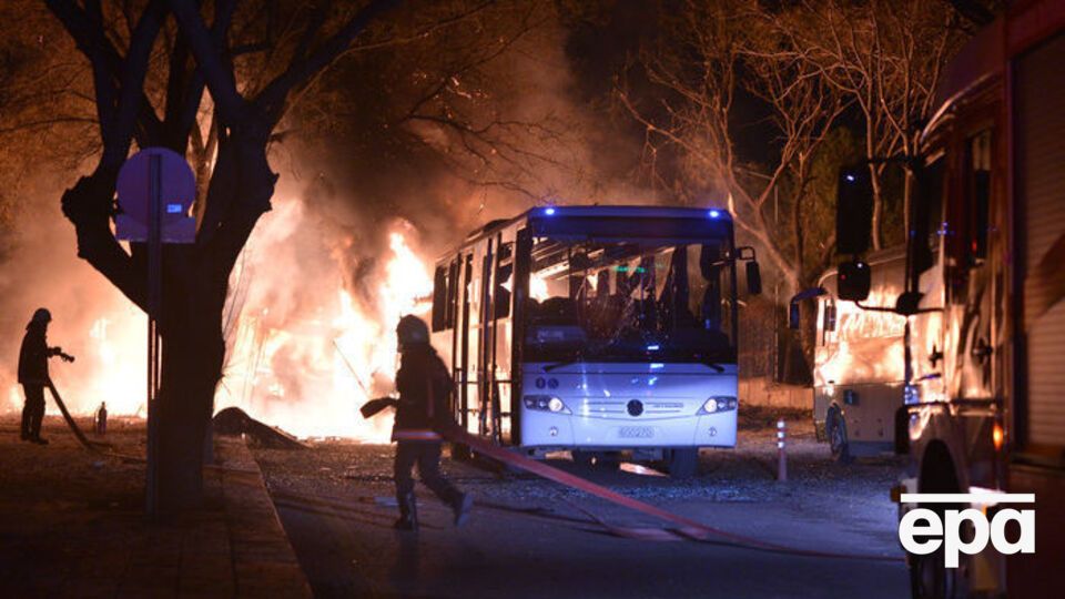 В правительственном квартале Анкары взорвался автомобиль