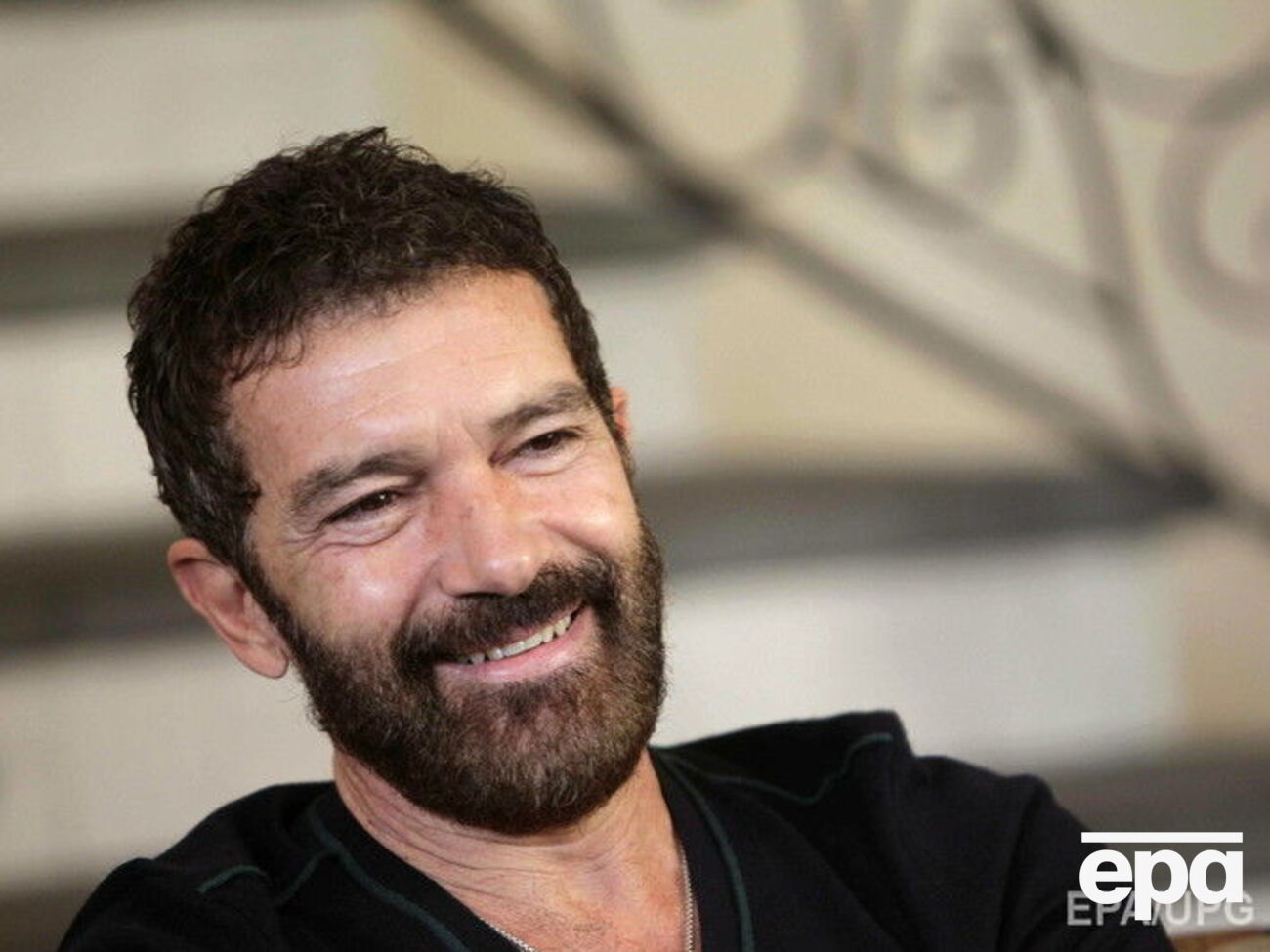 Бандерас предпочитает тишину шумным компаниям