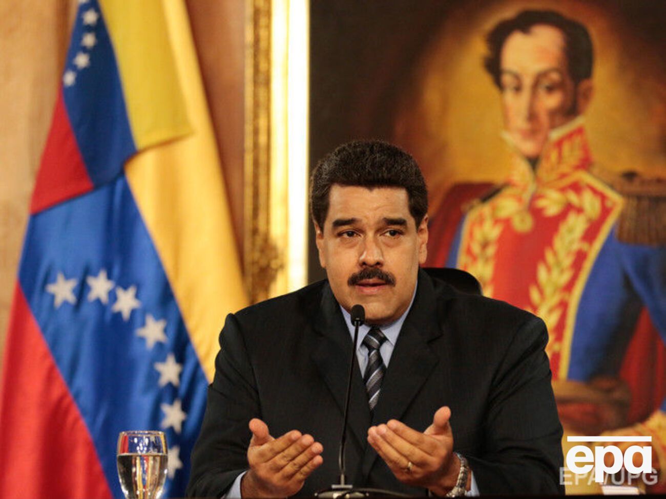 Мадуро объявил о девальвации боливара