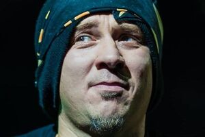 Фоззи: Ничего, сейчас будет больше времени на песни с прозой. Ну и концерты сидя. Прости, Фагот!