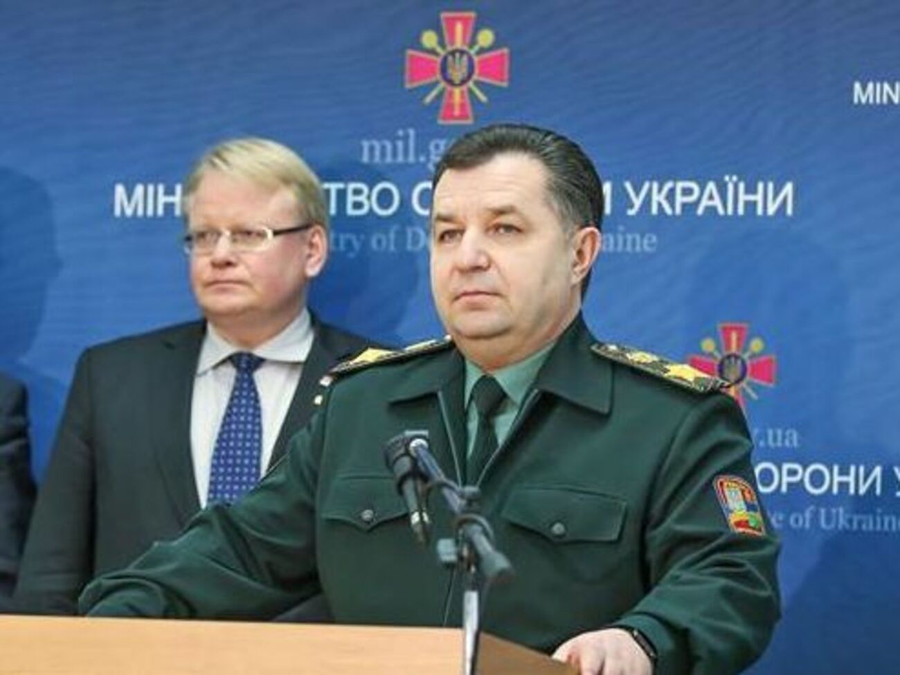 Министр обороны Украины Степан Полторак со шведским коллегой&nbsp;Петером Хульквистом