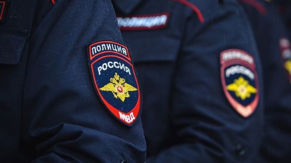Агентство отмечает, что эвакуация сотрудников, находящихся в здании администрации президента РФ, не проводилась