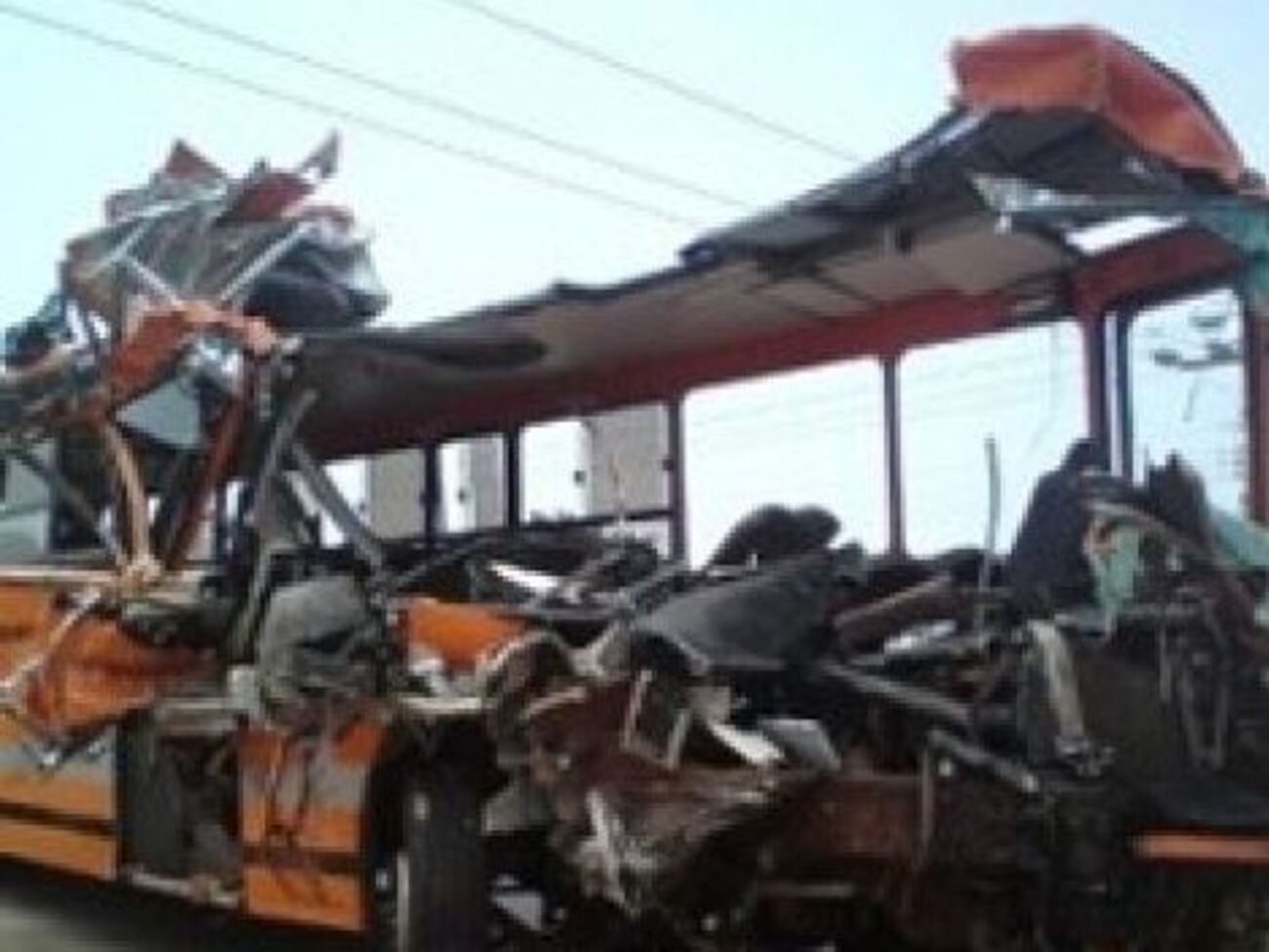 По предварительным данным, причиной столкновения была неисправность тормозов в автобусе