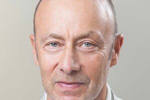 Юрий Лифшиц: Вначале технология использовалась не в хирургии, а для лечения ран. Я впервые применил ее, когда лечил известного актера Леонида Броневого