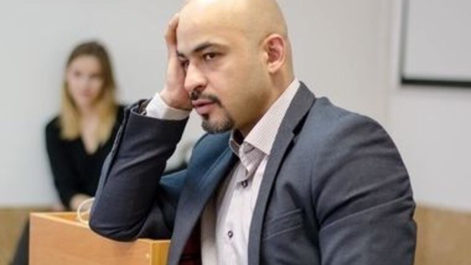 Найем: В день голосования Арсений Петрович четыре раза заезжал и выезжал из Администрации Президента