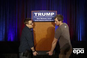Трамп уступил своему сопернику на первом собрании
