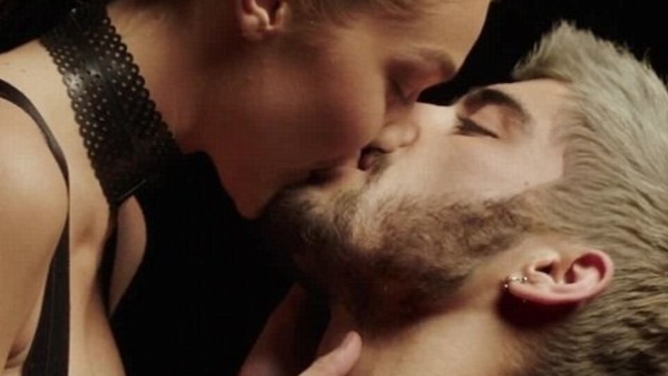 Zayn и Хадид показали страсть в ролике Pillowtalk