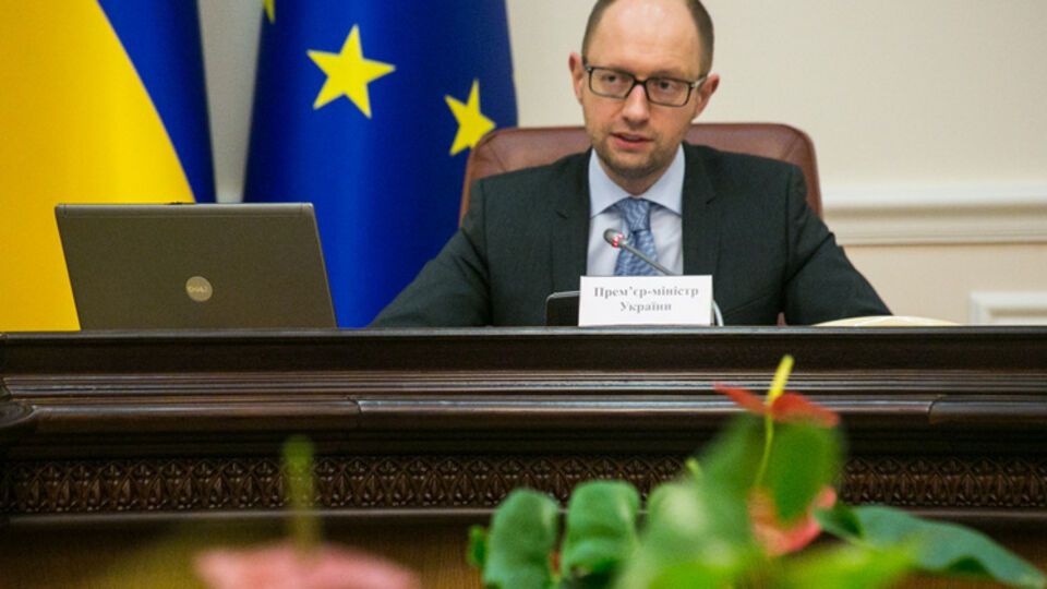 Яценюк: Сейчас доставка одного контейнера до конечного пункта назначения в среднем стоит $5,5 тыс., что дороже, чем стандартный путь транзита через Россию