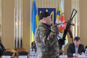 Памятник Сашку Билому повредили