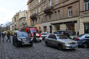 Полицейские и спасатели выехали по всем десяти адресам, указанным в сообщении "минера"