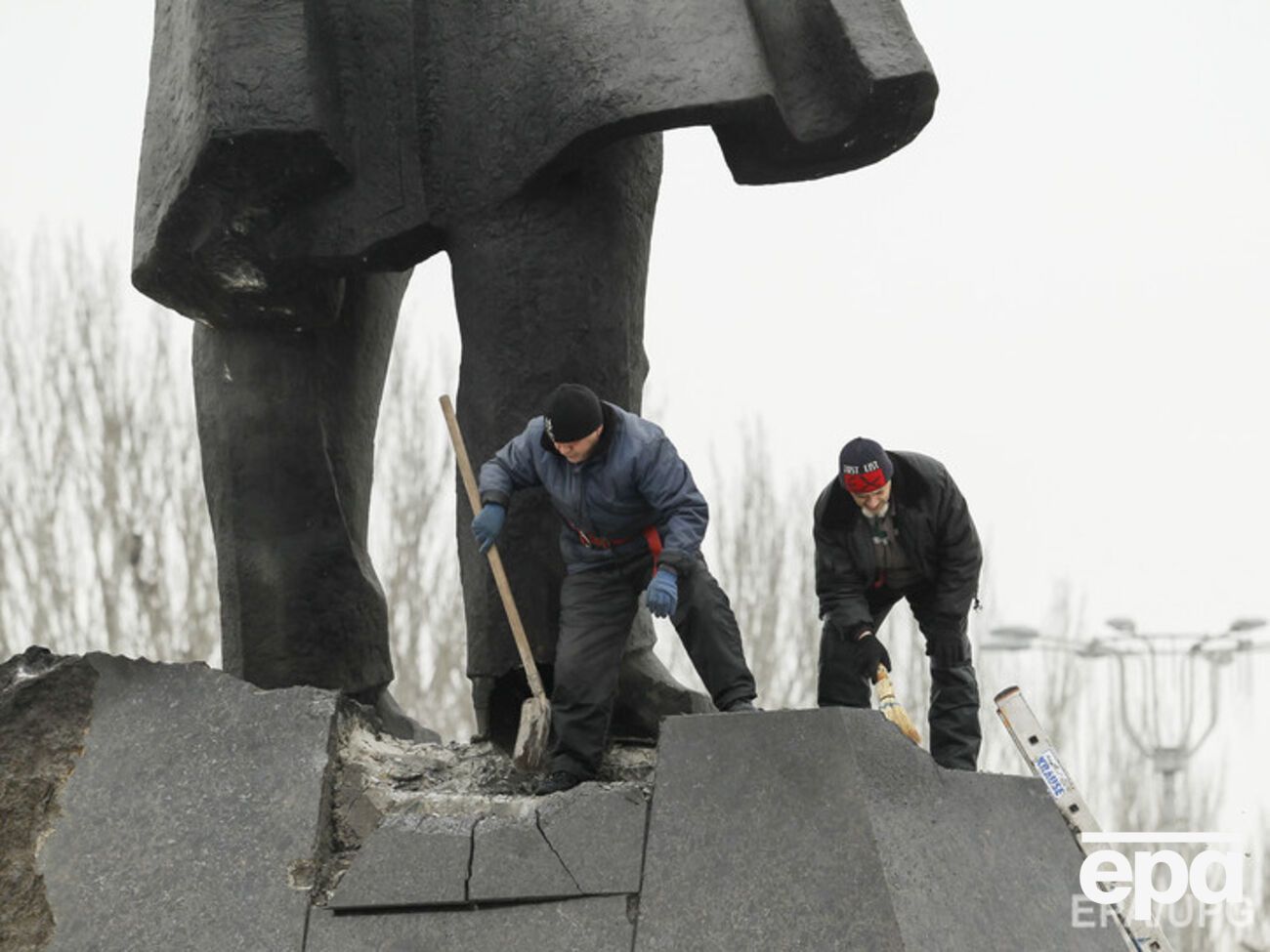 В ДНР после подрыва неизвестными памятника Ленину продолжаются аресты