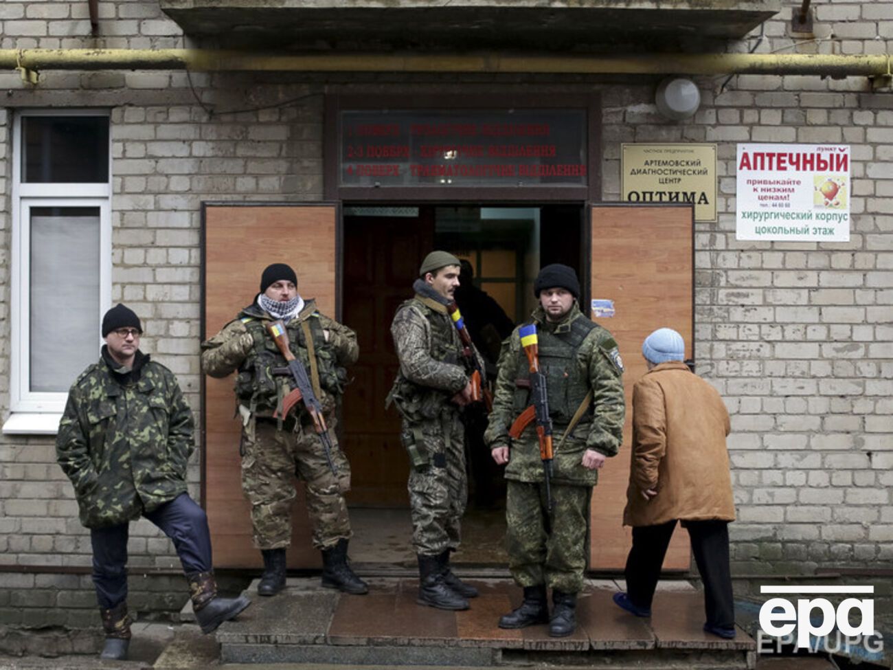 Минобороны: Если у заболевшего бойца возникают осложнения, то принимается решение о дальнейшей его эвакуации в ближайший медицинский центр в тылу