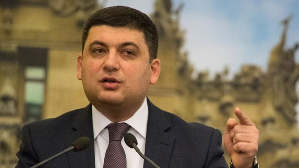 Народный депутат Украины Сергей Лещенко обвиняет спикера Верховной Рады Владимира Гройсмана (на фото) в стремлении протащить через парламент законопроект №3700, расширяющий права лидеров парламентских партий