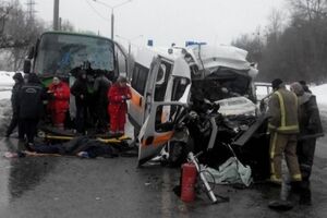 В столкновении участвовал автомобиль скорой помощи и автобус №204