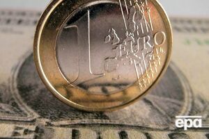 Нацбанк существенно опустил курс гривны к доллару и евро