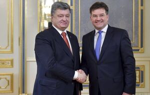 Президент Украины Петр Порошенко (слева) и вице-премьер Словакии Мирослав Лайчак