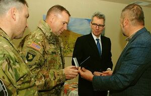 Командующий армией США в Европе и посол США в Украине посетили полк "Днепр-1". Фоторепортаж