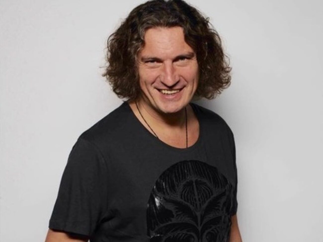 Участники вечера памяти почтили память Андрея Кузьменко минутой молчания