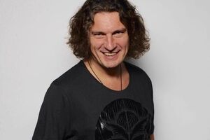 Участники вечера памяти почтили память Андрея Кузьменко минутой молчания