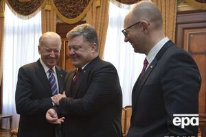 Вице-президент США Джо Байден (слева), президент Украины Петр Порошенко, премьер-министр Украины Арсений Яценюк (справа)