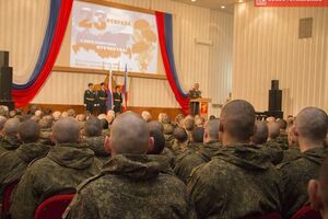 На украшающей сцену карте Российской Федерации Крым отсутствует