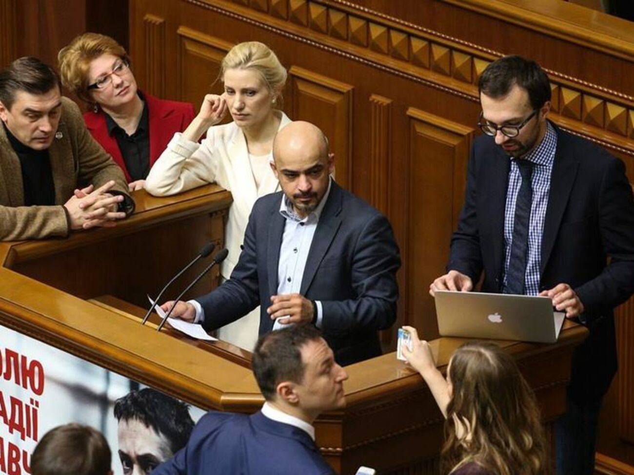 Сергей Лещенко:&nbsp;Президент Порошенко и премьер-министр Яценюк в модели США должны были контролировать друг друга, конкурируя за успех и ограничивая государственную коррупцию