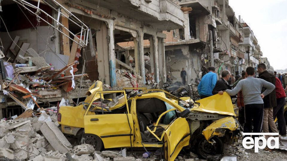 Разрушенные здания, сгоревшие машины, десятки погибших – последствия двойного взрыва в Хомсе. Фоторепортаж