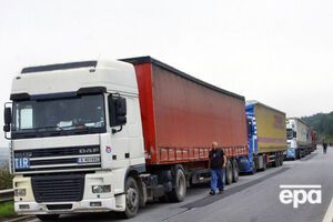 В пробке у границы стоят около 200 грузовиков