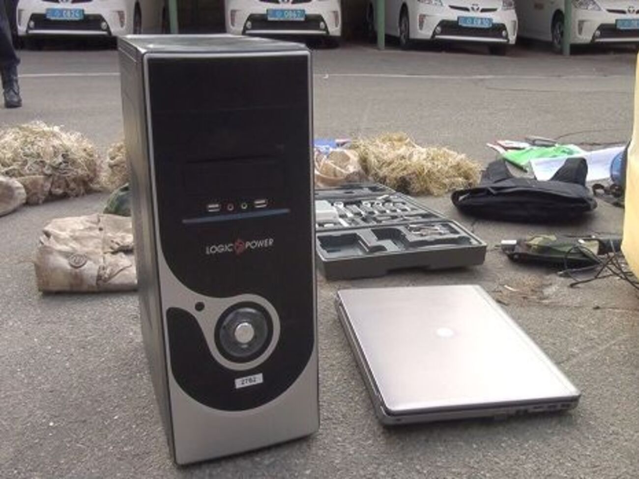Из автомобиля задержанного полиция изъяла несколько компьютеров