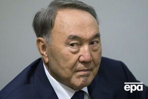 Президент Казахстана решил сделать покупку в новом магазине, но у кассы выяснил, что у него нет денег