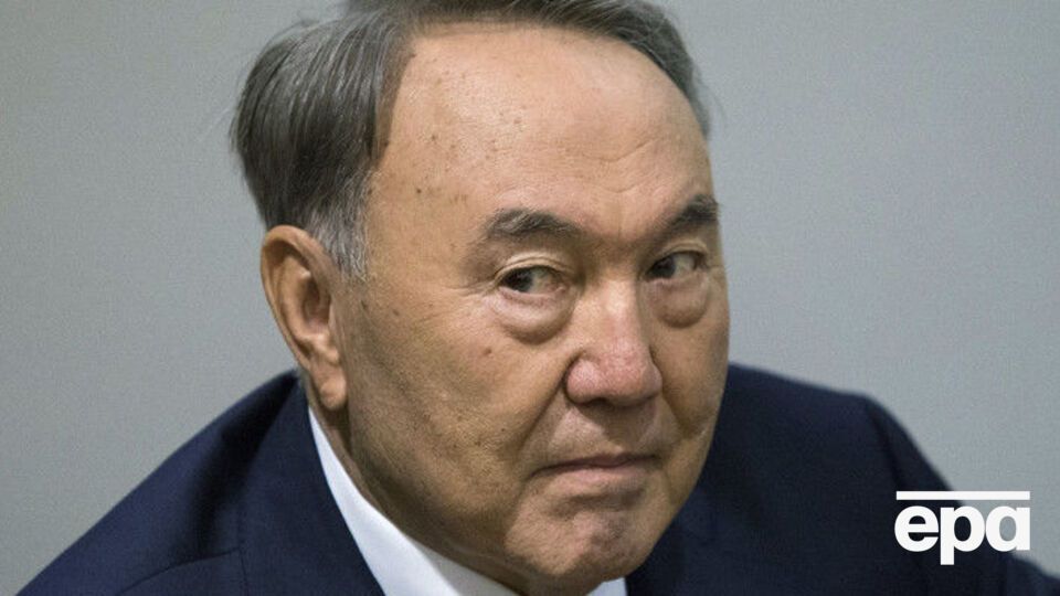 Президент Казахстана решил сделать покупку в новом магазине, но у кассы выяснил, что у него нет денег