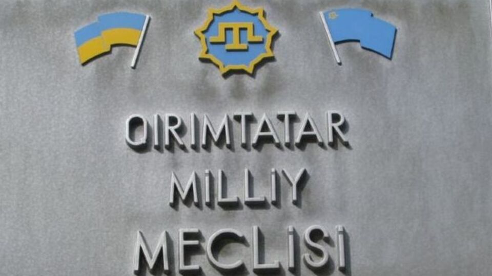 На разгромленный офис Меджлиса оккупационные власти в сентябре наложили арест