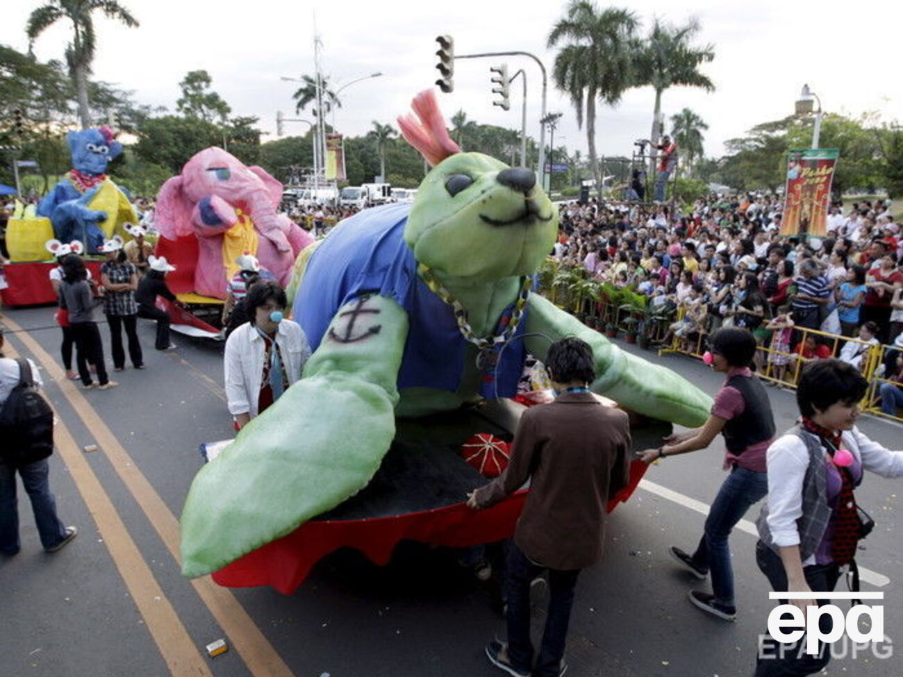 Взрыв произошел во время многолюдного карнавала