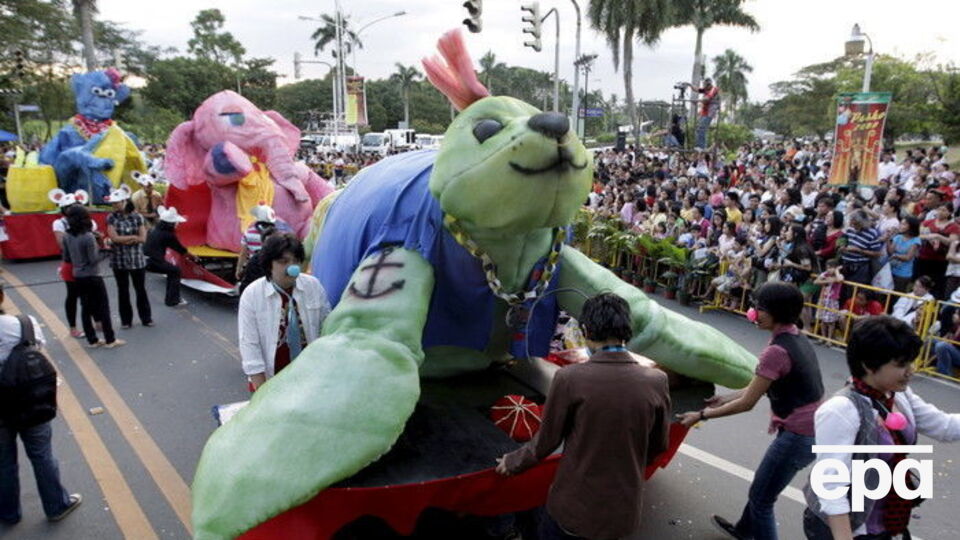 Взрыв произошел во время многолюдного карнавала