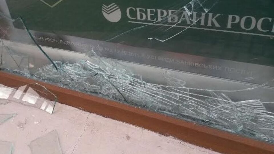 В отделении разбиты три окна