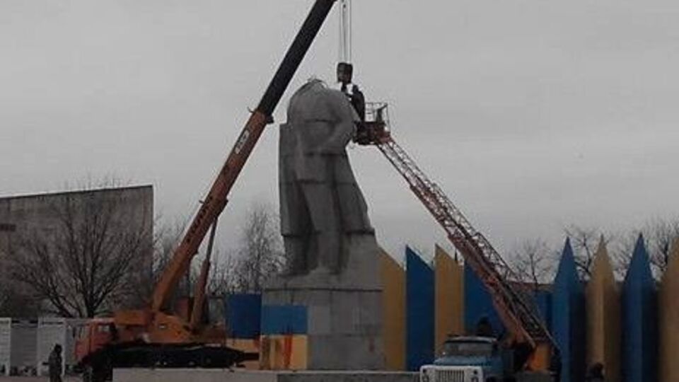 Памятник Ленину, который стоял в центре Лисичанска, после демонтажа перенесут в городской музей