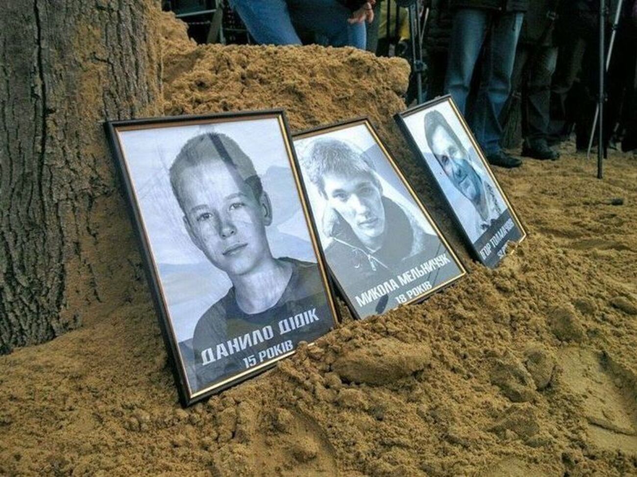 На месте теракта в Харькове установили памятный знак