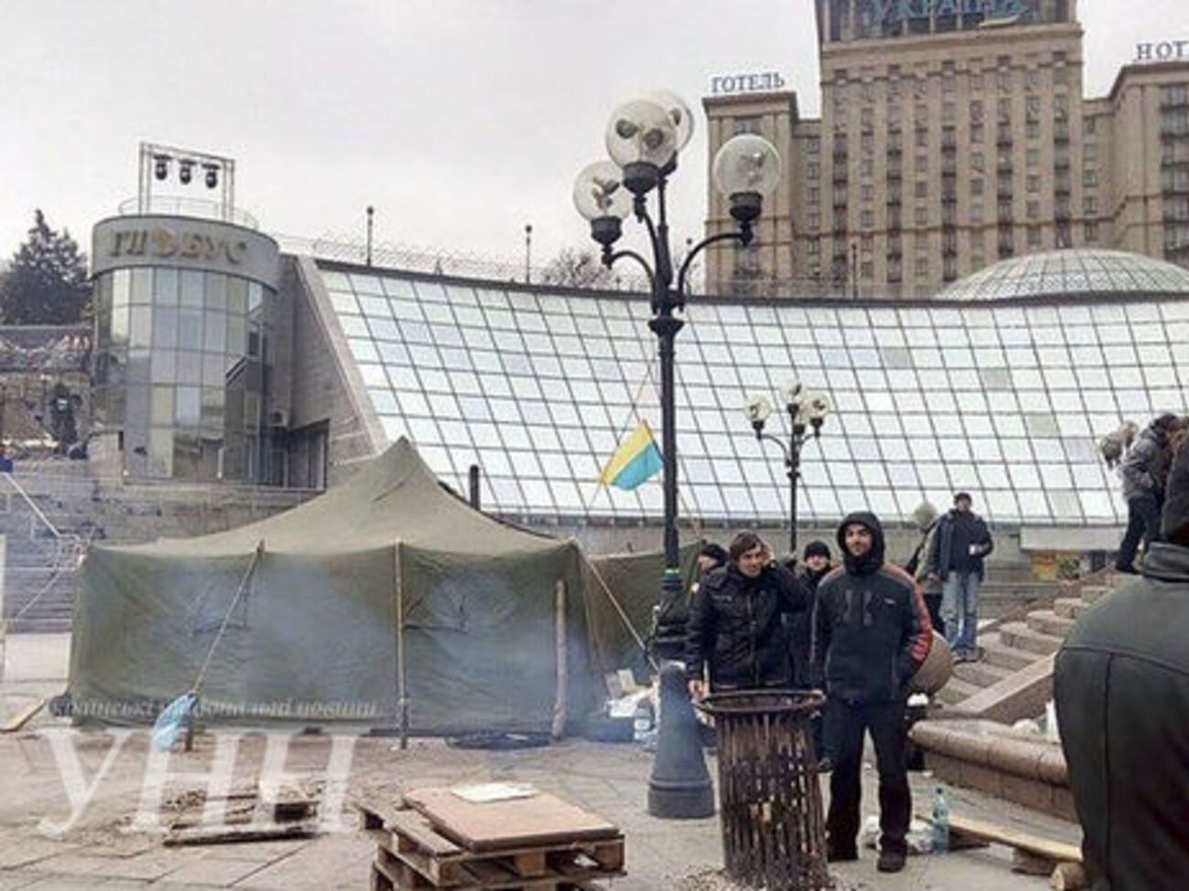 На Майдане остается только одна палатка