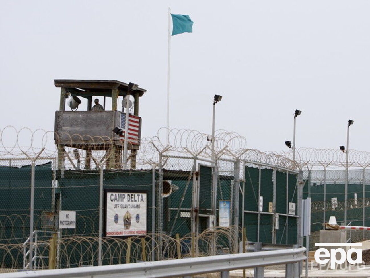 На данный момент в Гуантанамо&nbsp;91 из 780 заключенных остаются в тюрьме, 50 из которых считаются слишком опасными для освобождения
