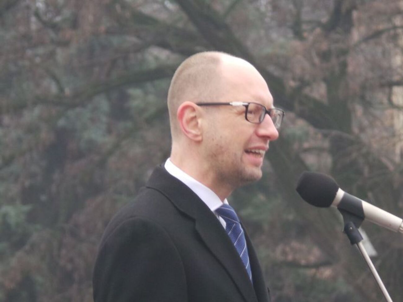 Яценюк высказался за честное расследование дела полицейского Олейника