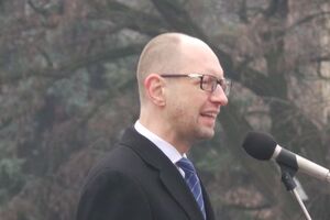 Яценюк высказался за честное расследование дела полицейского Олейника