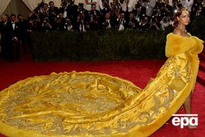 Рианна на мероприятии Met Gala 2015