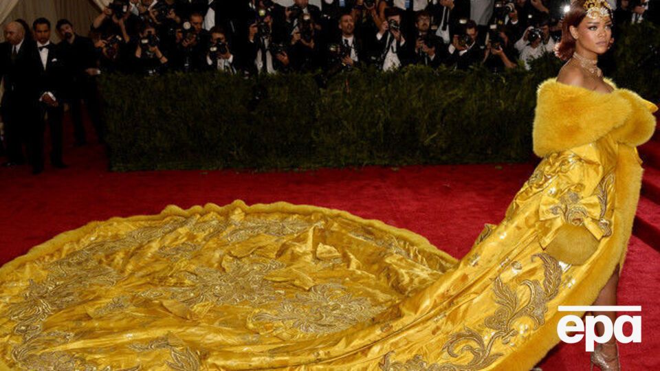 Рианна на мероприятии Met Gala 2015