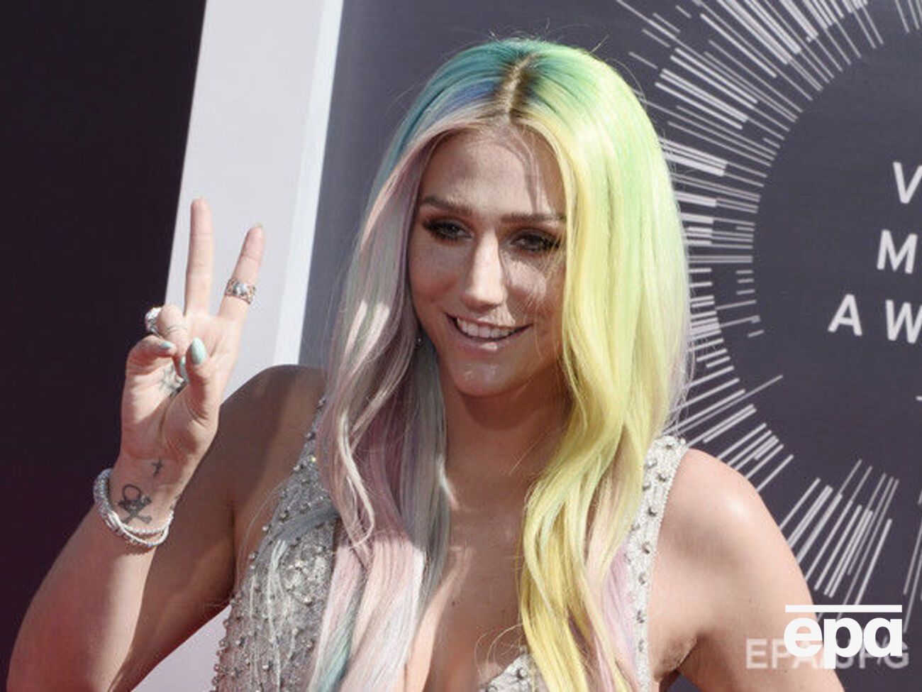 Певицу Kesha обвинили в клевете