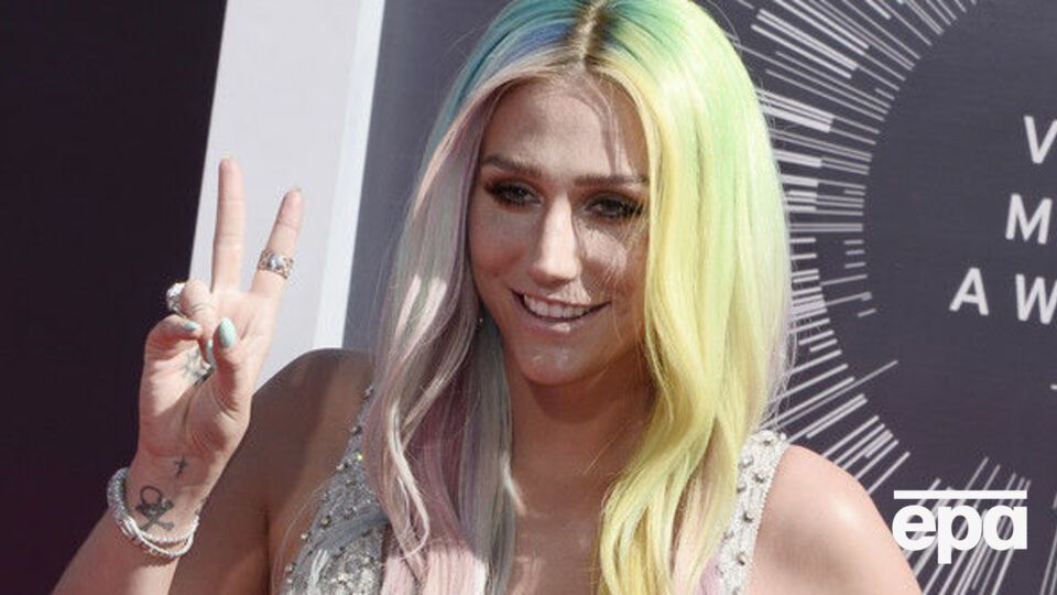 Певицу Kesha обвинили в клевете