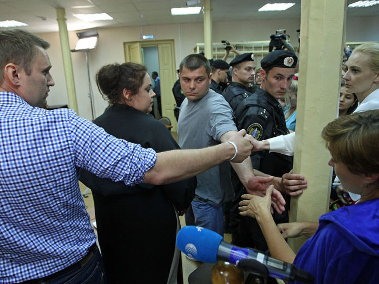 Навальный и Офицеров в Кировском суде