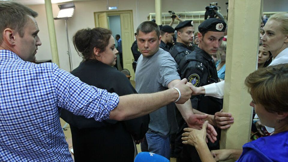 Навальный и Офицеров в Кировском суде