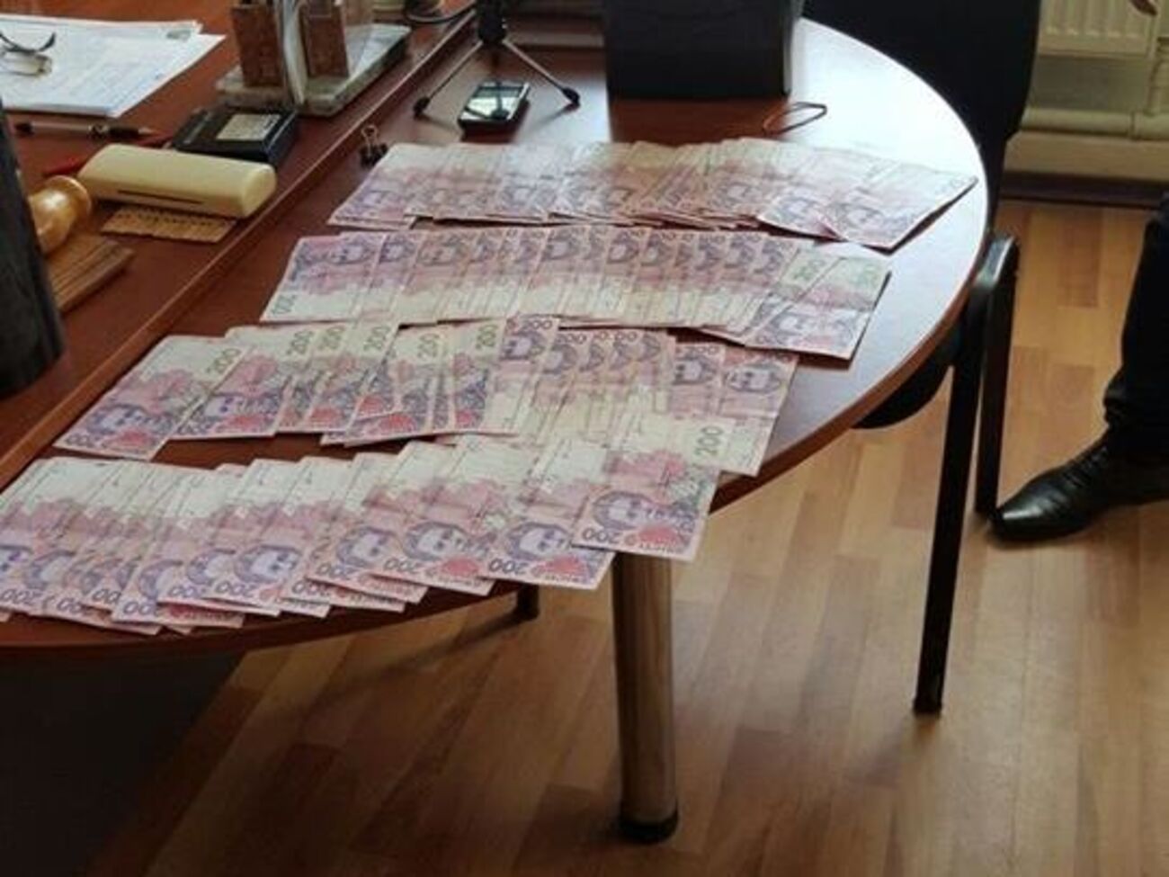 Правоохранители задержали судью Волновахского районного суда во время получения взятки