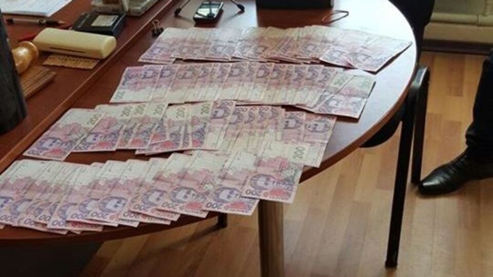 Правоохранители задержали судью Волновахского районного суда во время получения взятки