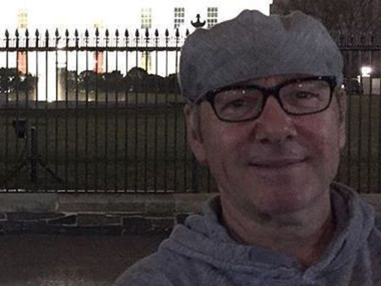 Спейси:&nbsp;Я человек из народа. Даже мне время от времени хочется сделать селфи возле моего дома. Добро пожаловать на мой Instagram